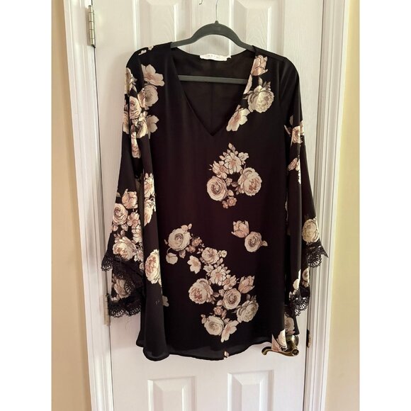 ASTR The Label Black Floral Dress Small Lace detail - Picture 1 of 3